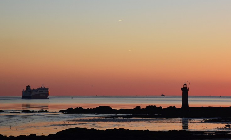 phare-avec-bateau