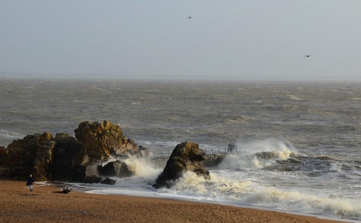 vagues-plage-monsieur-hulot