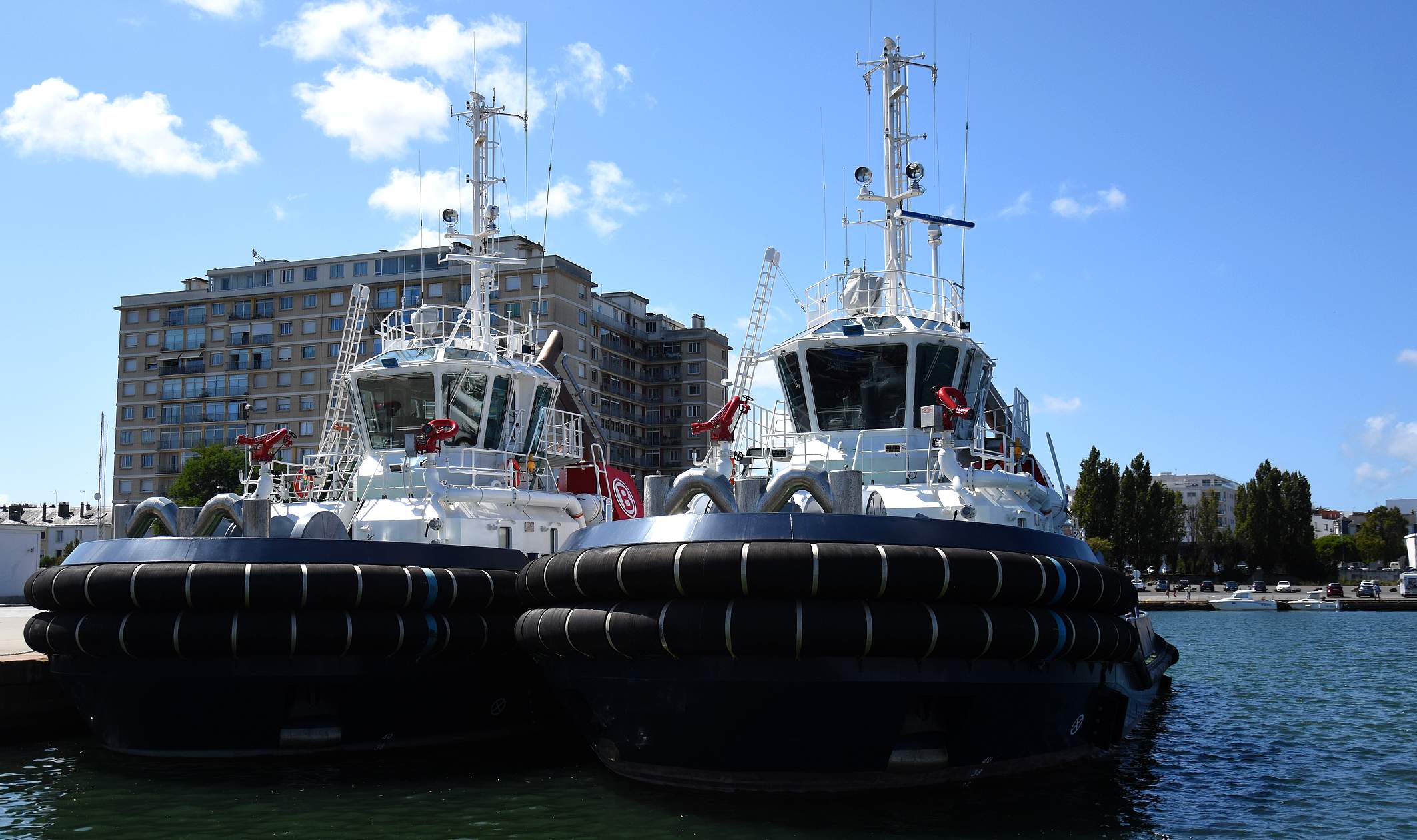 remorqueurs-dans-le-port